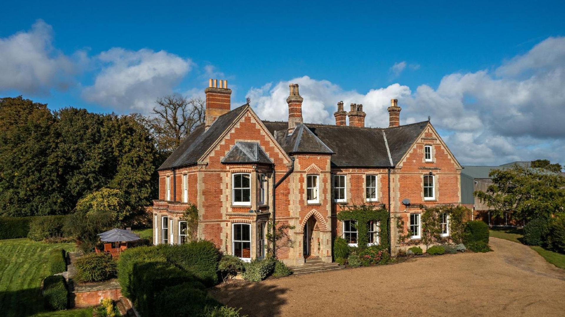 Saham Grove Hall By Group Retreats Bradenham  外观 照片