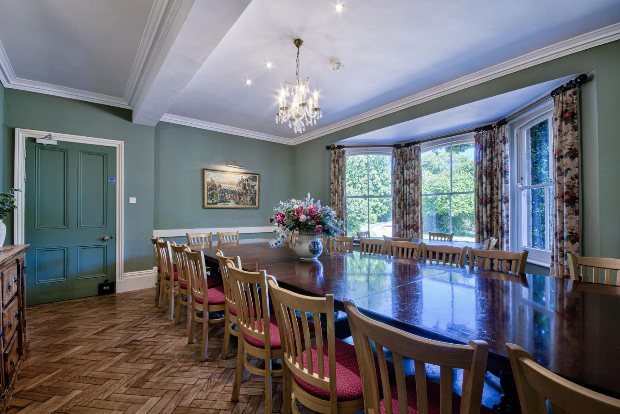 Saham Grove Hall By Group Retreats Bradenham  外观 照片